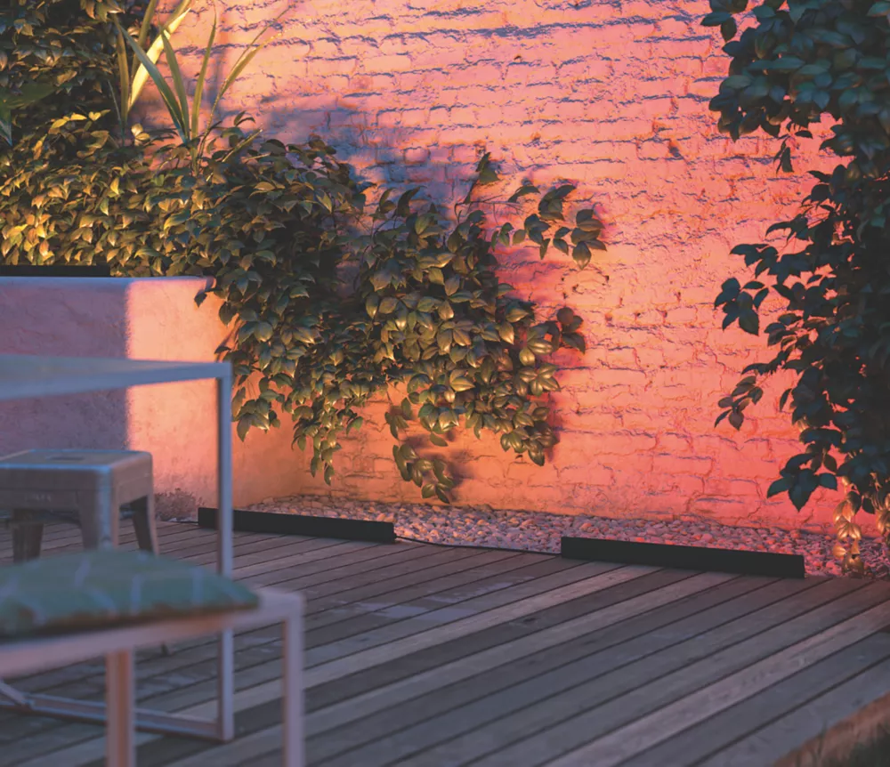 Philips Hue Amarant Outdoor LED Linear Wall Light Black 20W 1200lm - Image 3