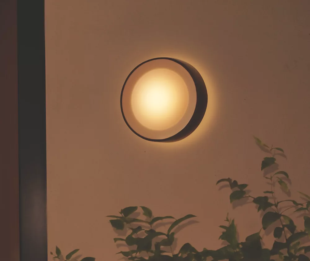 Philips Hue Daylo Outdoor LED Wall Light Black 15W 1060lm - Image 2