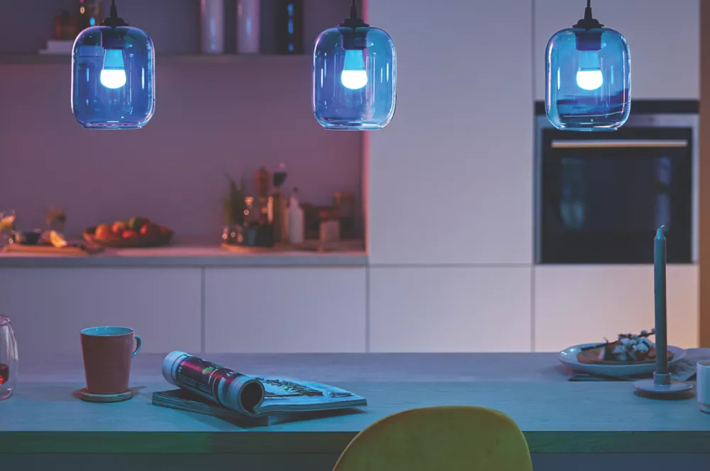 Philips SES Globe RGB & White LED Smart Light Bulb 4.9W 470lm - Image 2