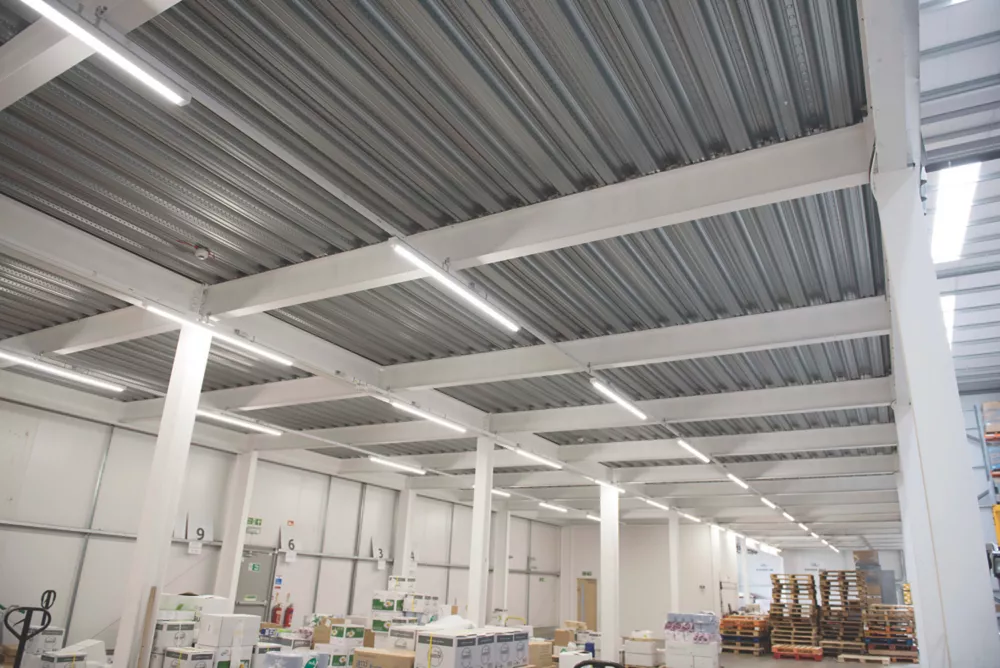 Luceco Luxpack Single 6ft Maintained Emergency LED Batten 40W 4800lm - Image 5