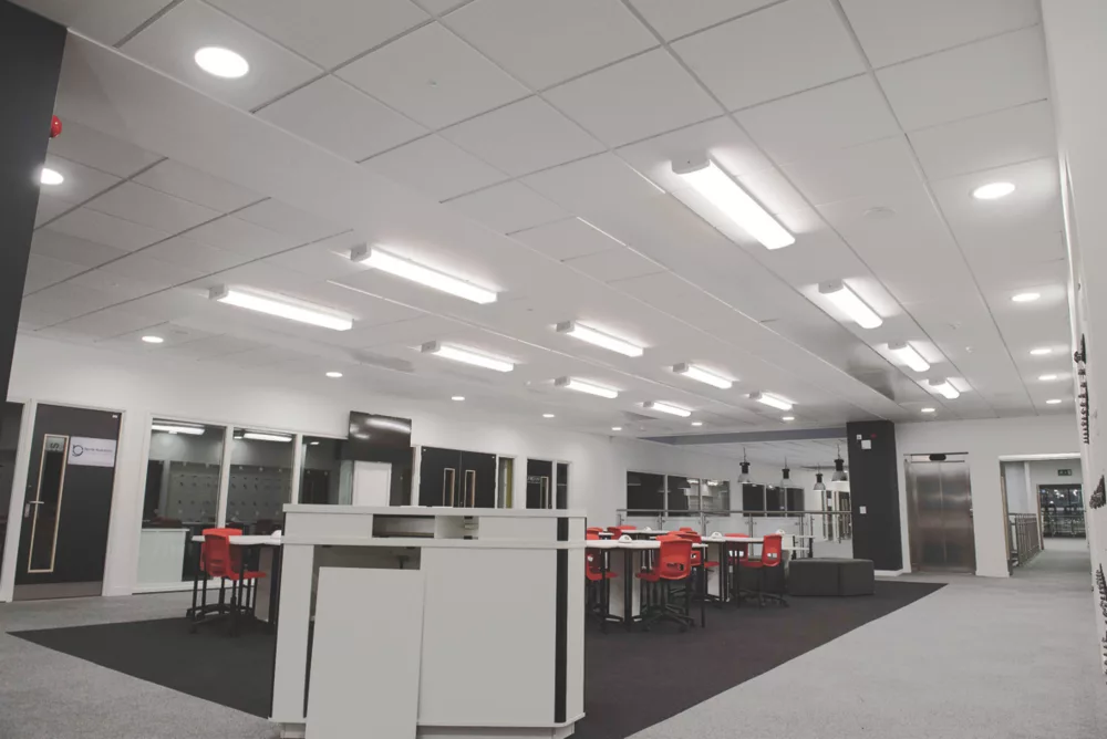 Luceco Opus Single 5ft Non-Maintained Emergency LED Batten 28W 3200lm - Image 6