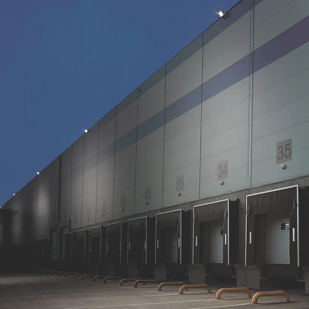 Collingwood K2 Outdoor LED Industrial Floodlight Black 150W 17,100lm - Image 3