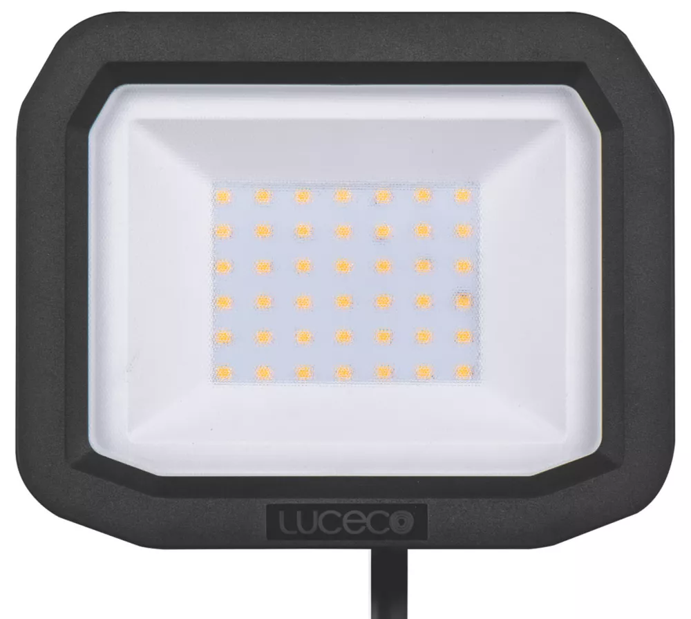 Luceco Castra Outdoor LED Floodlight Black 30W 3000lm - Image 2