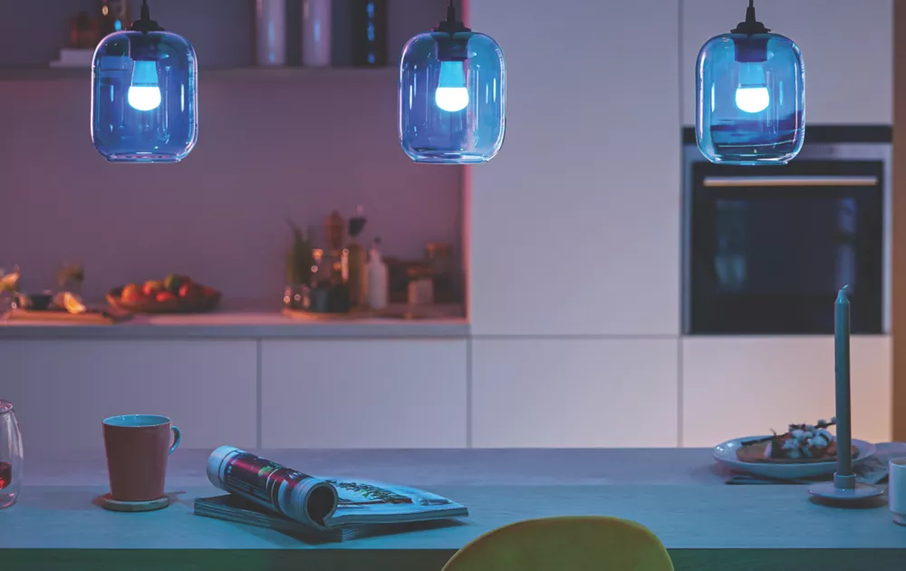 Philips ES Globe RGB & White LED Smart Light Bulb 4.9W 470lm - Image 2