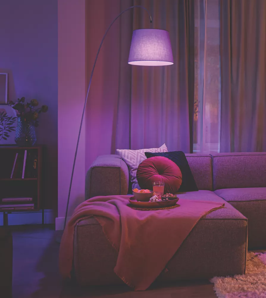 Philips ES Decorative RGB & White LED Smart Light Bulb 19W 2452lm - Image 2